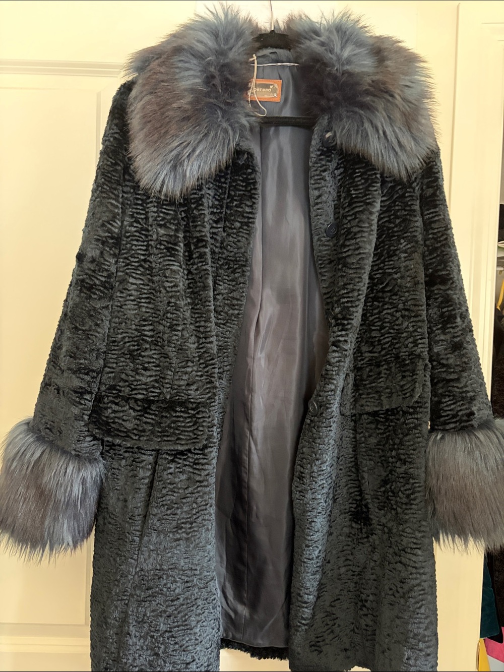 per una Black Coat with Grey Fur Trim